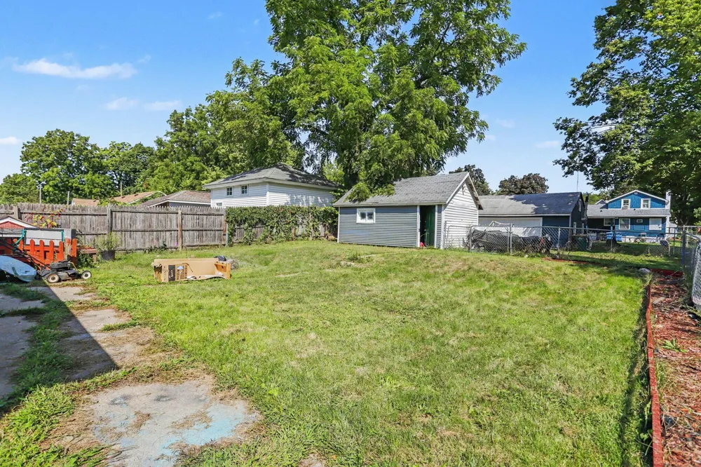 64 Goguac Street W Battle Creek, MI 49015