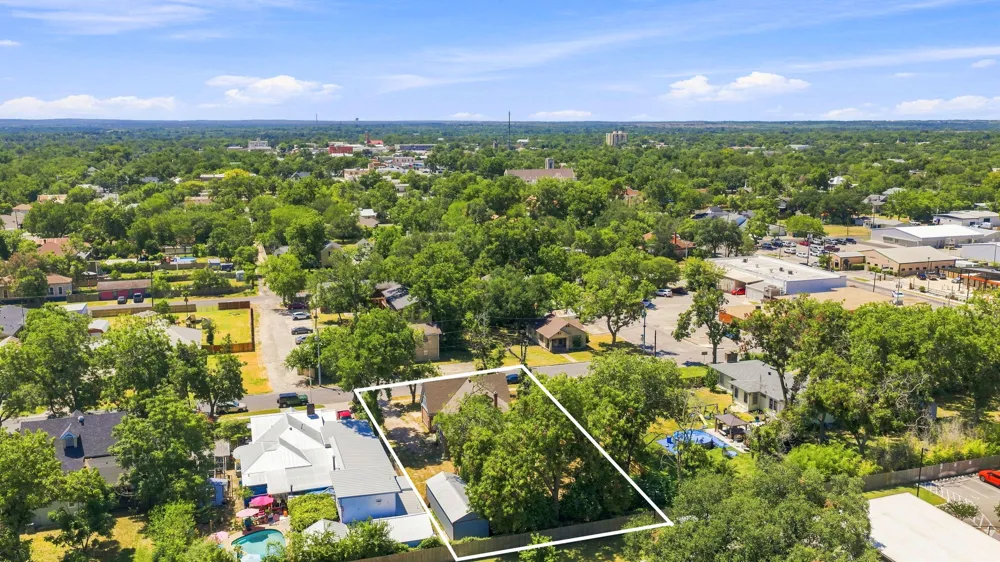 210 E Cedar Street Seguin, TX 78155