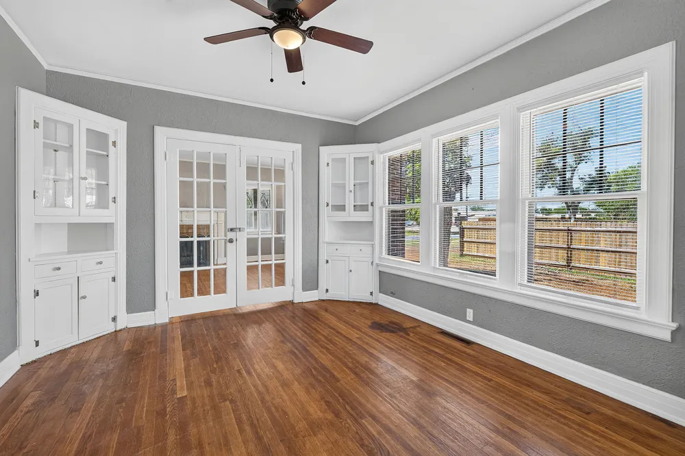 210 E Cedar Street Seguin, TX 78155