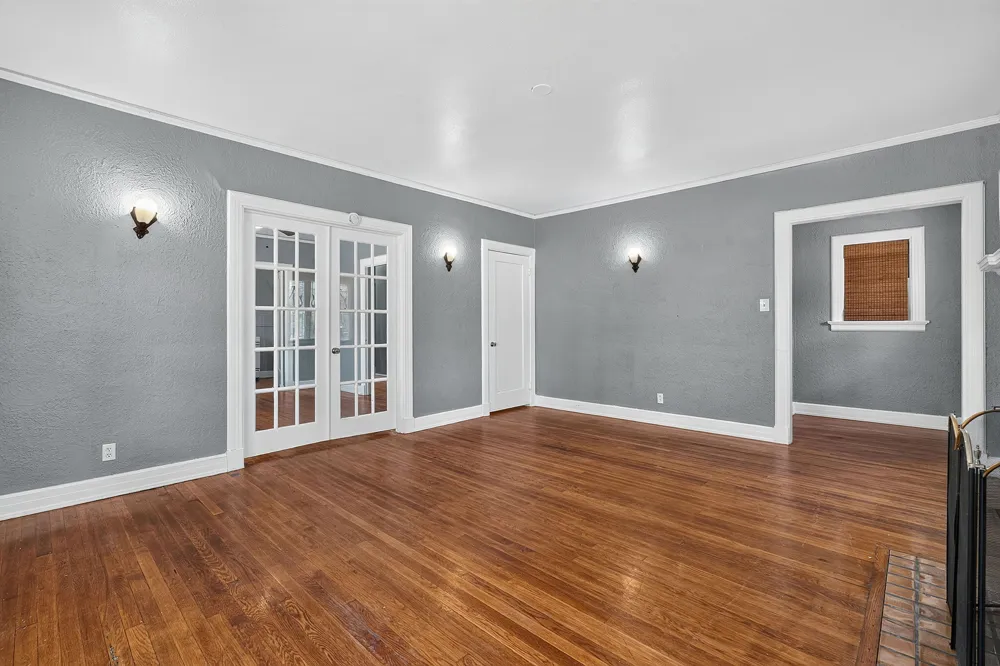 210 E Cedar Street Seguin, TX 78155