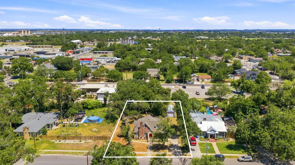 210 E Cedar Street Seguin, TX 78155