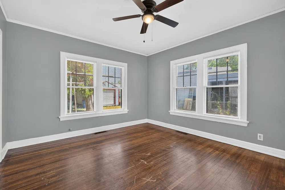 210 E Cedar Street Seguin, TX 78155