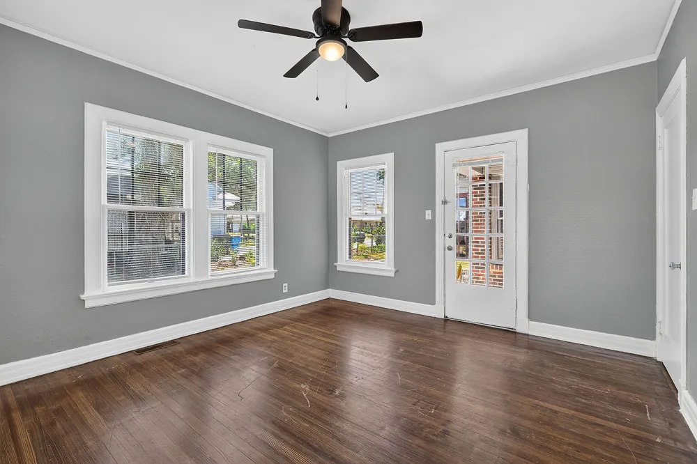 210 E Cedar Street Seguin, TX 78155