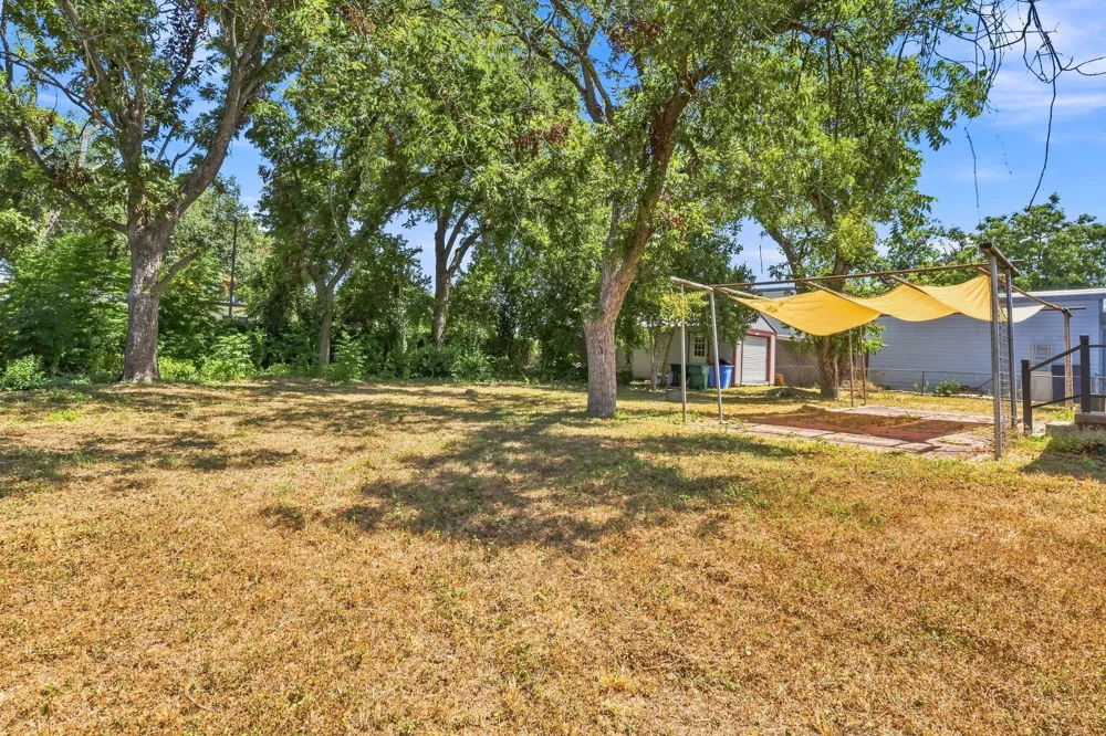 210 E Cedar Street Seguin, TX 78155