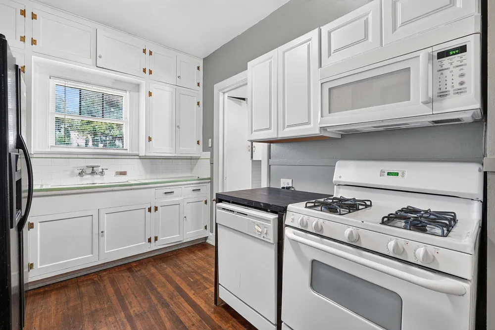 210 E Cedar Street Seguin, TX 78155