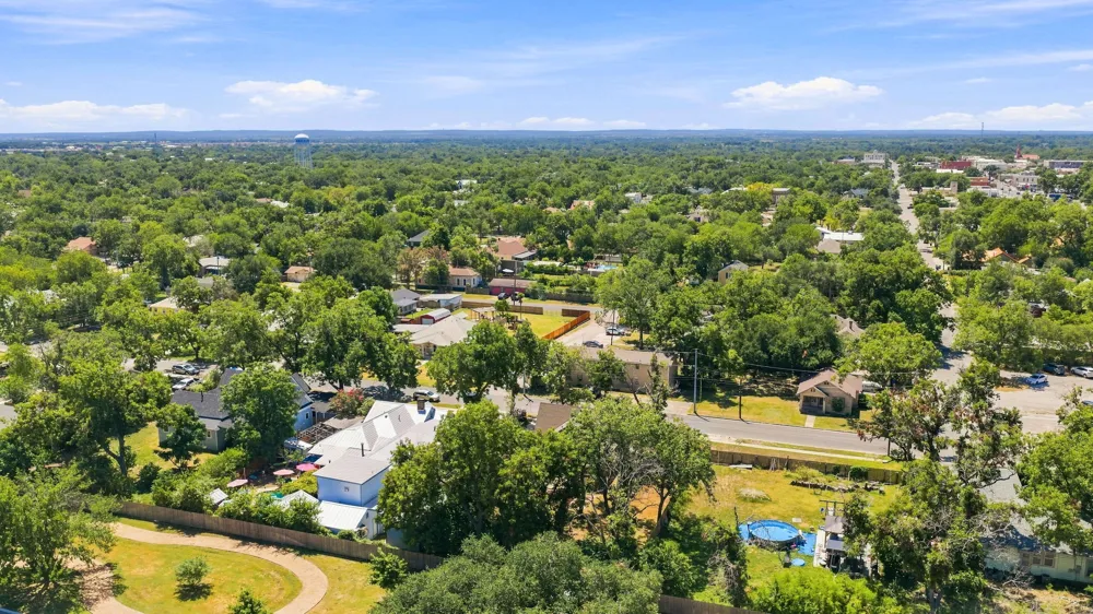 210 E Cedar Street Seguin, TX 78155