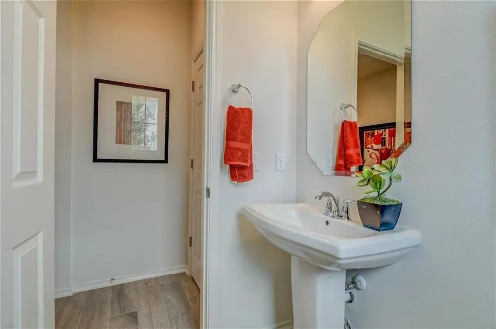 1915 Crimson Rosella Trail Austin, TX 78728