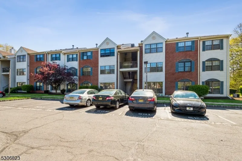 15 Feiler Ct Lawrence, NJ 08648