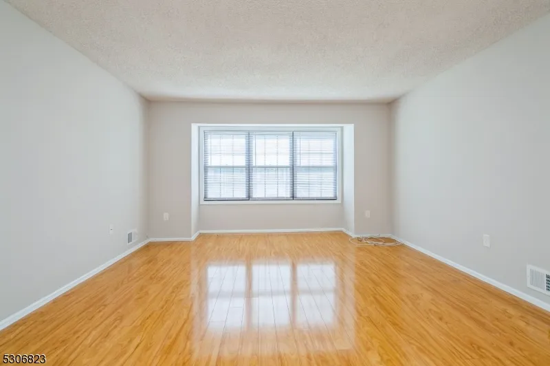 15 Feiler Ct Lawrence, NJ 08648