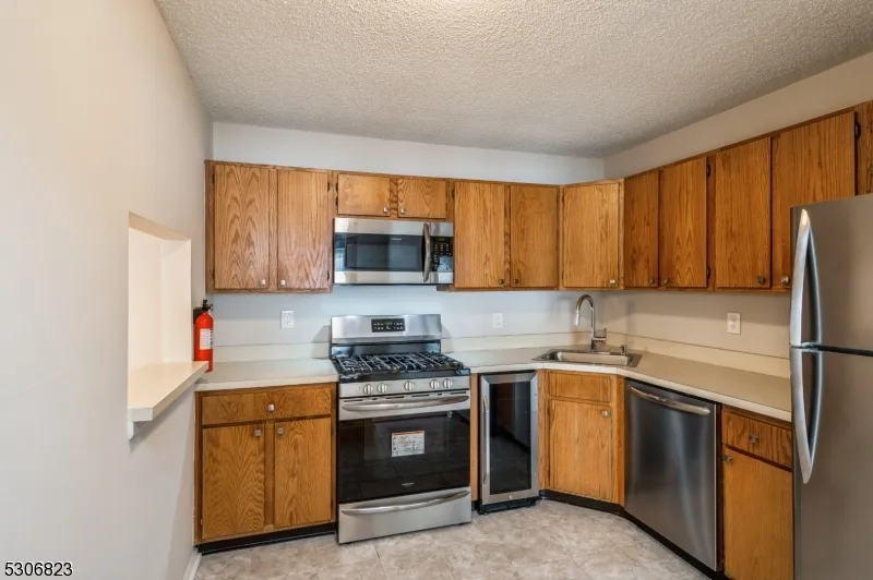 15 Feiler Ct Lawrence, NJ 08648