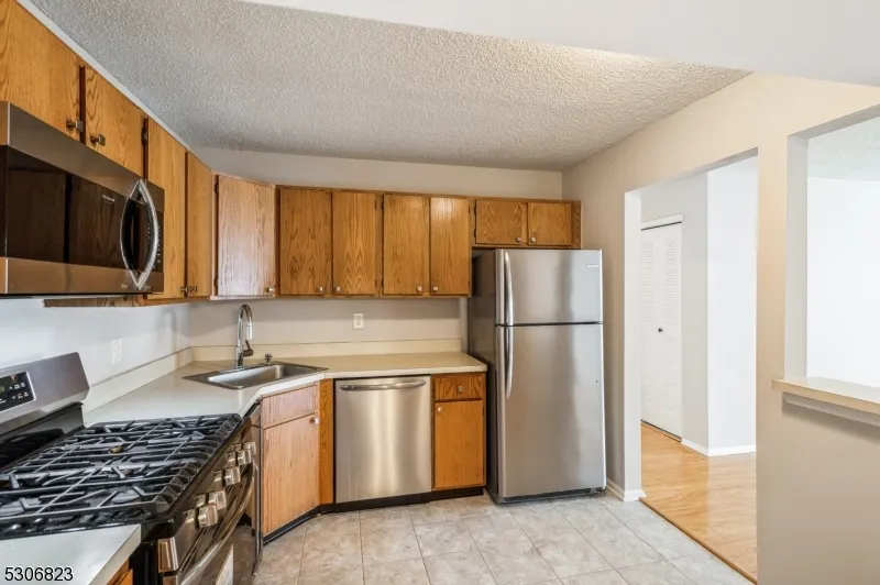 15 Feiler Ct Lawrence, NJ 08648