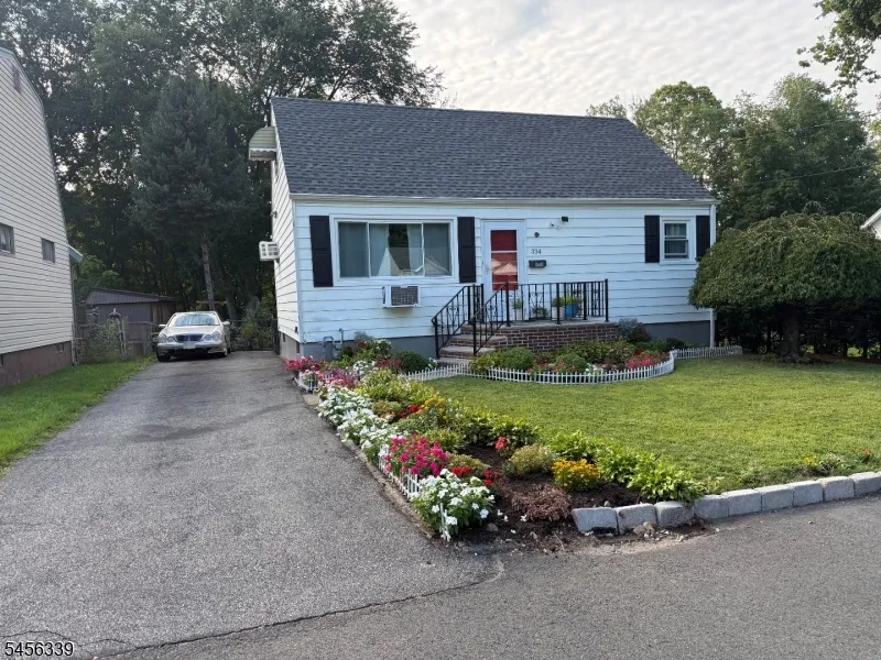 334 N 4Th Ave Hawthorne, NJ 07506