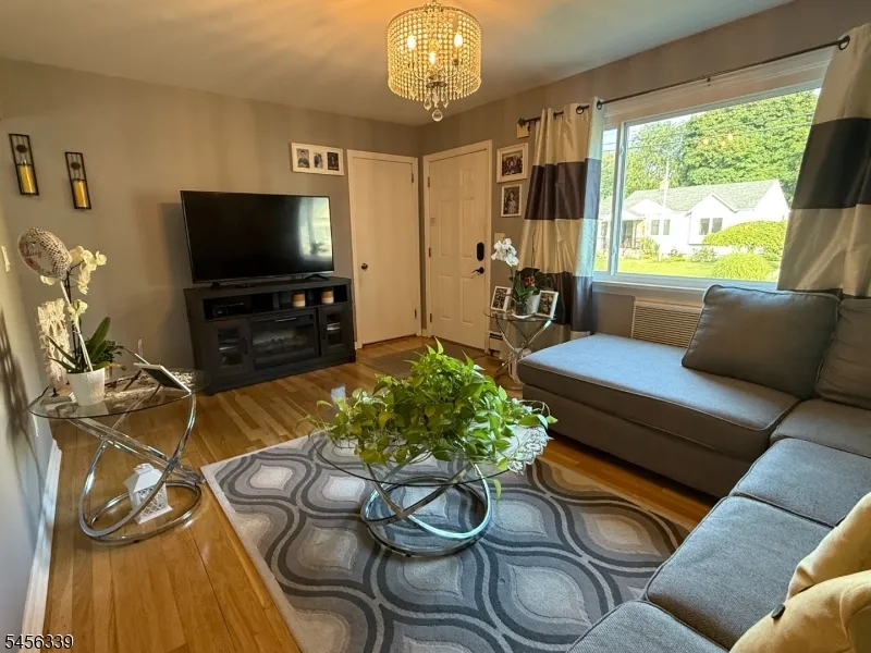 334 N 4Th Ave Hawthorne, NJ 07506