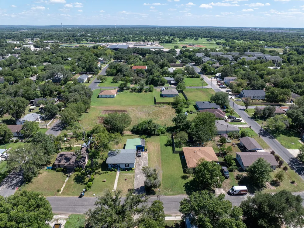 761 Mitchell Avenue Seguin, TX 78155