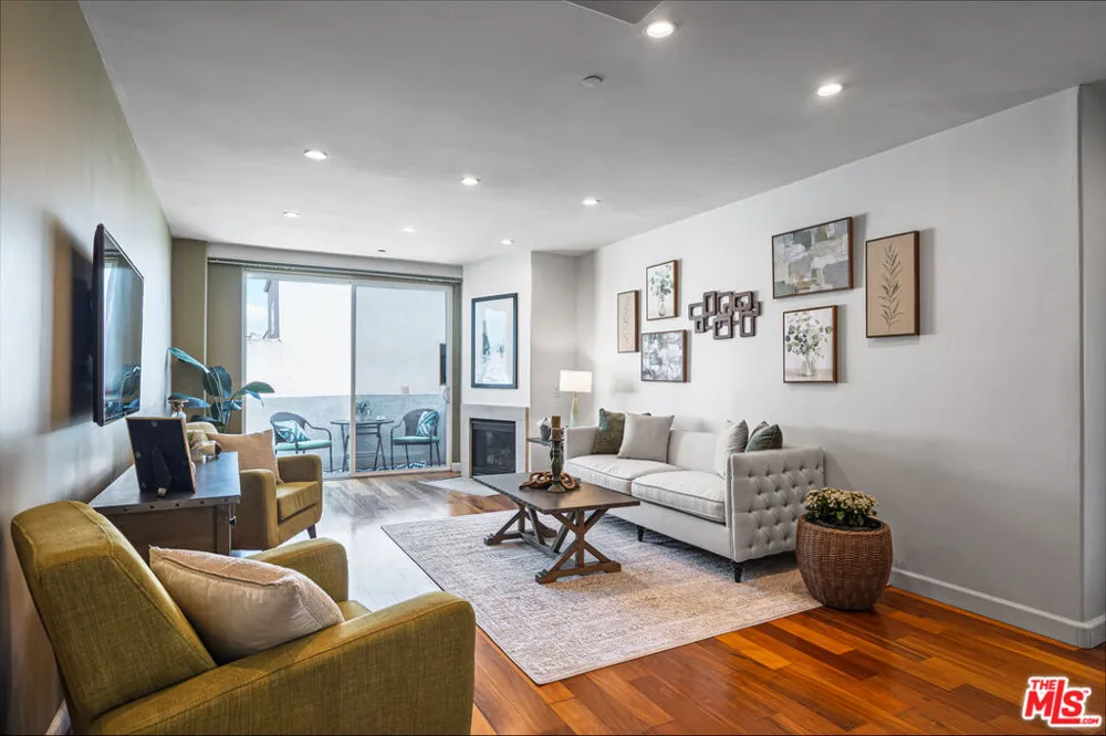 1540 Amherst Avenue #PH2 Los Angeles, CA 90025