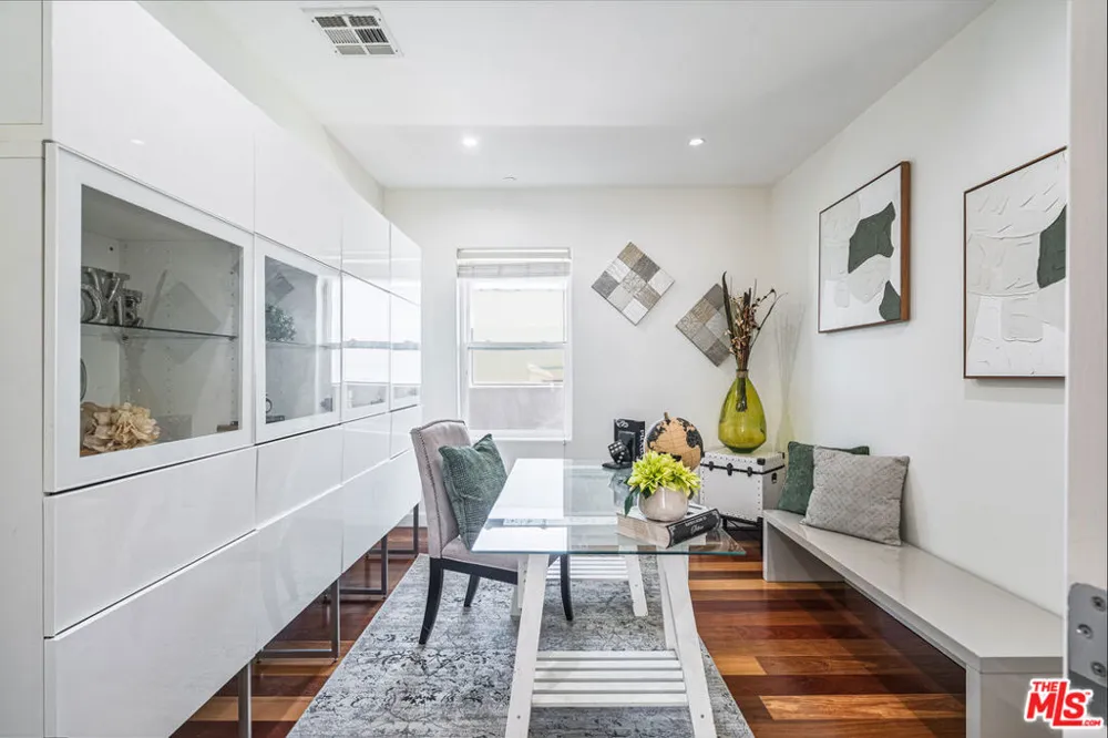 1540 Amherst Avenue #PH2 Los Angeles, CA 90025