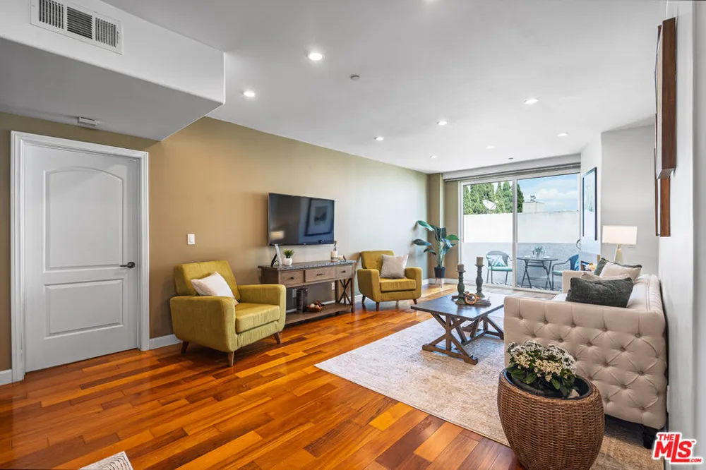 1540 Amherst Avenue #PH2 Los Angeles, CA 90025
