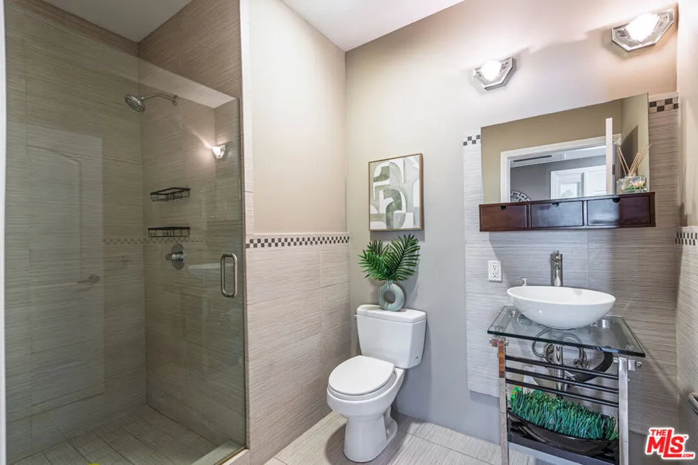 1540 Amherst Avenue #PH2 Los Angeles, CA 90025
