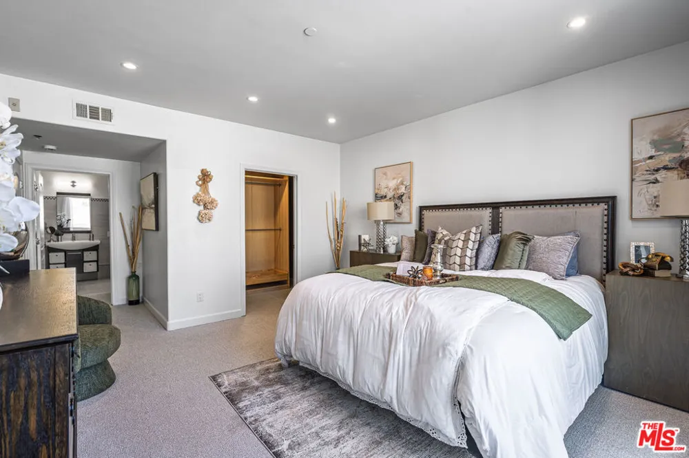 1540 Amherst Avenue #PH2 Los Angeles, CA 90025