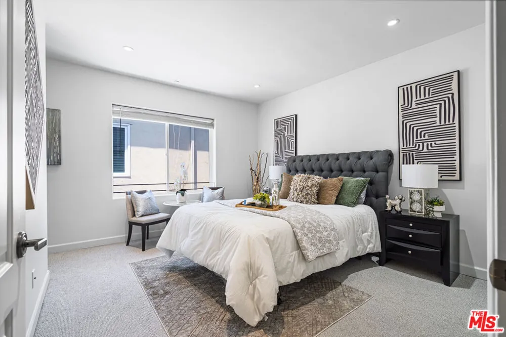 1540 Amherst Avenue #PH2 Los Angeles, CA 90025
