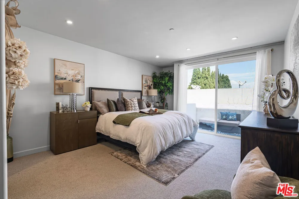 1540 Amherst Avenue #PH2 Los Angeles, CA 90025