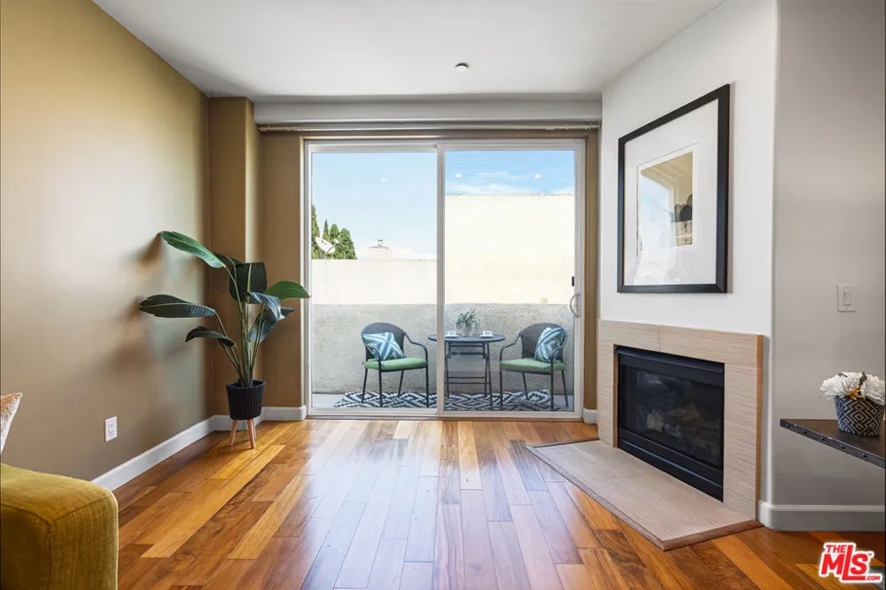 1540 Amherst Avenue #PH2 Los Angeles, CA 90025