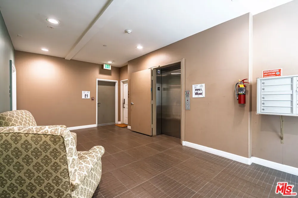 1540 Amherst Avenue #PH2 Los Angeles, CA 90025