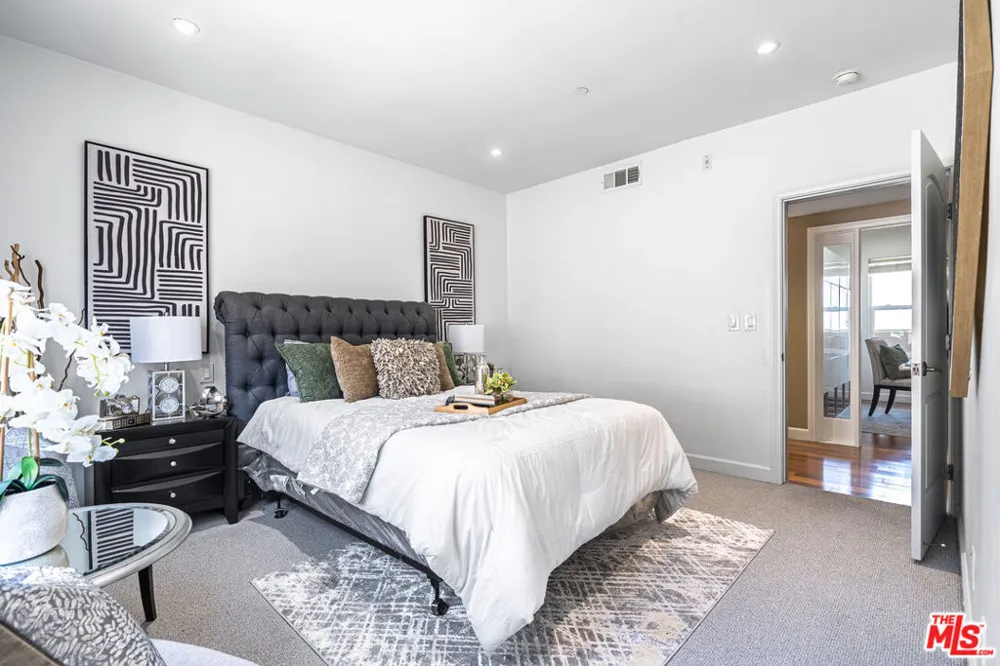 1540 Amherst Avenue #PH2 Los Angeles, CA 90025