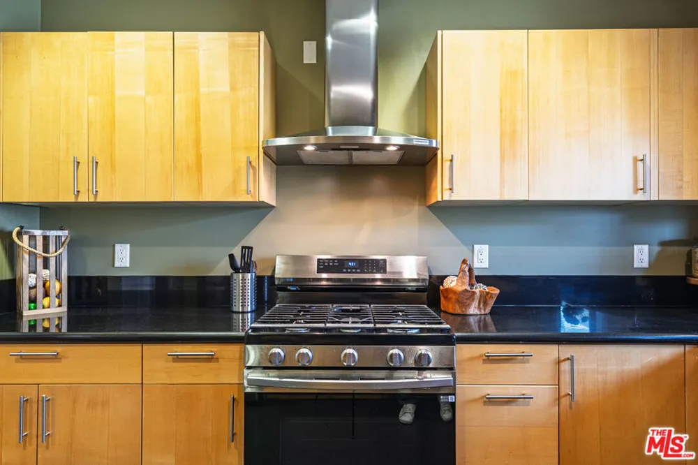 1540 Amherst Avenue #PH2 Los Angeles, CA 90025