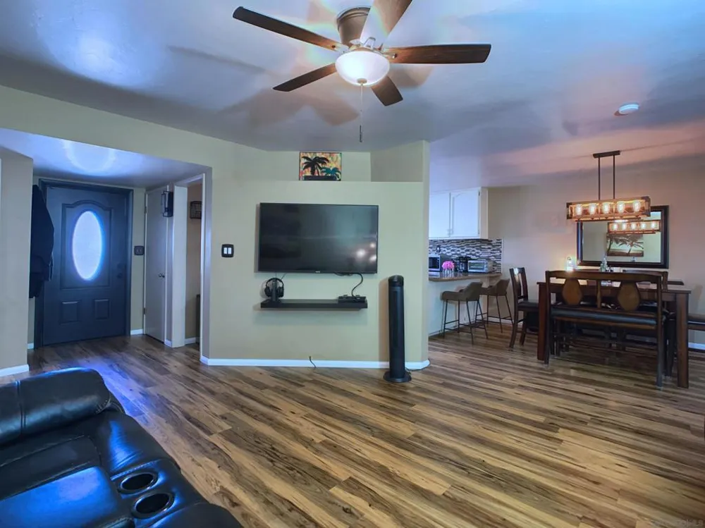 587 BROCKWOOD DR El Cajon, CA 92021