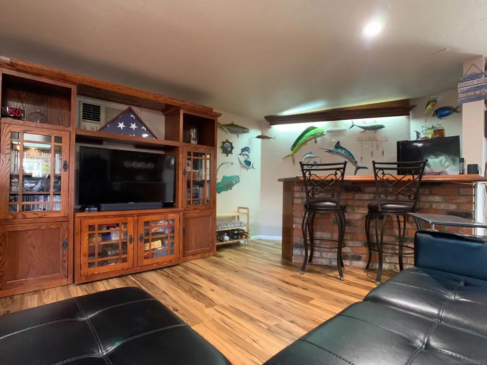 587 BROCKWOOD DR El Cajon, CA 92021