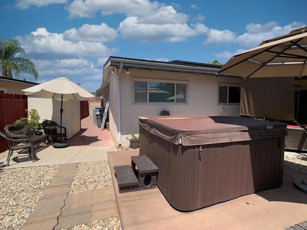 587 BROCKWOOD DR El Cajon, CA 92021
