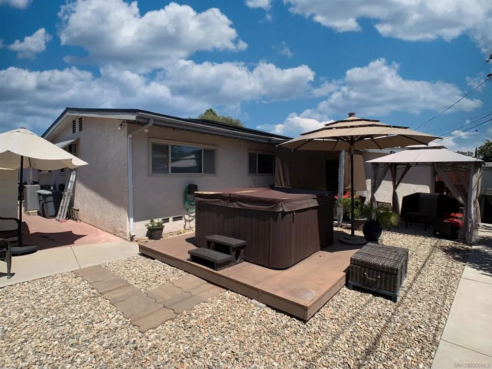 587 BROCKWOOD DR El Cajon, CA 92021