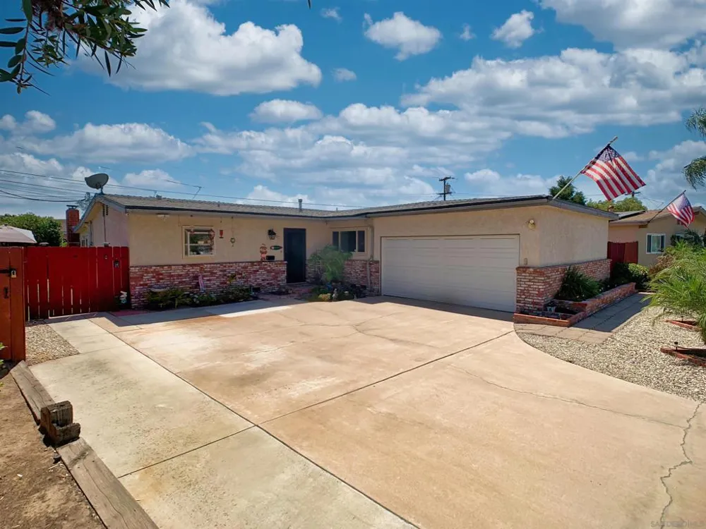 587 BROCKWOOD DR El Cajon, CA 92021