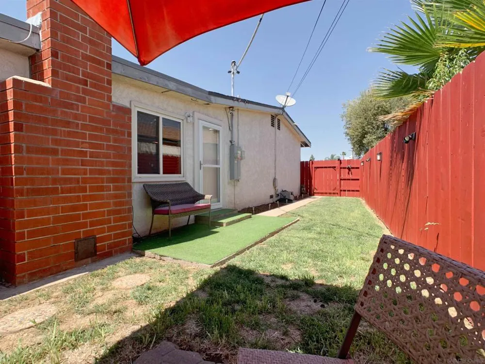 587 BROCKWOOD DR El Cajon, CA 92021