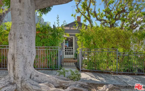 1014 Pier Avenue