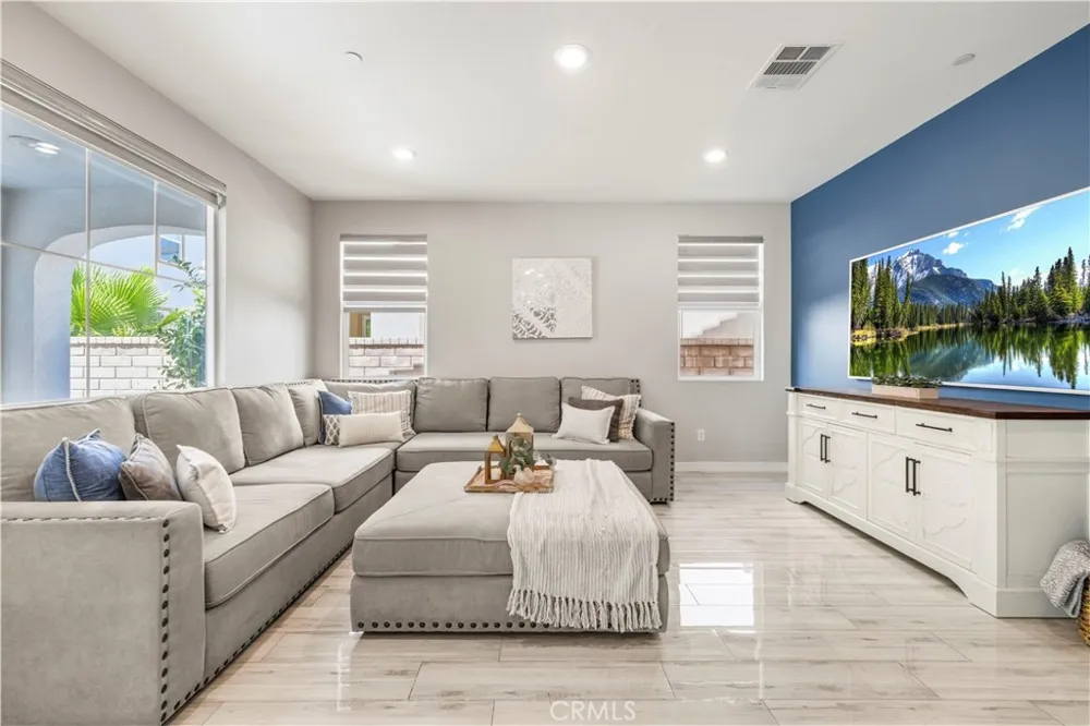 24158 Paseo Del Rancho Valencia, CA 91354