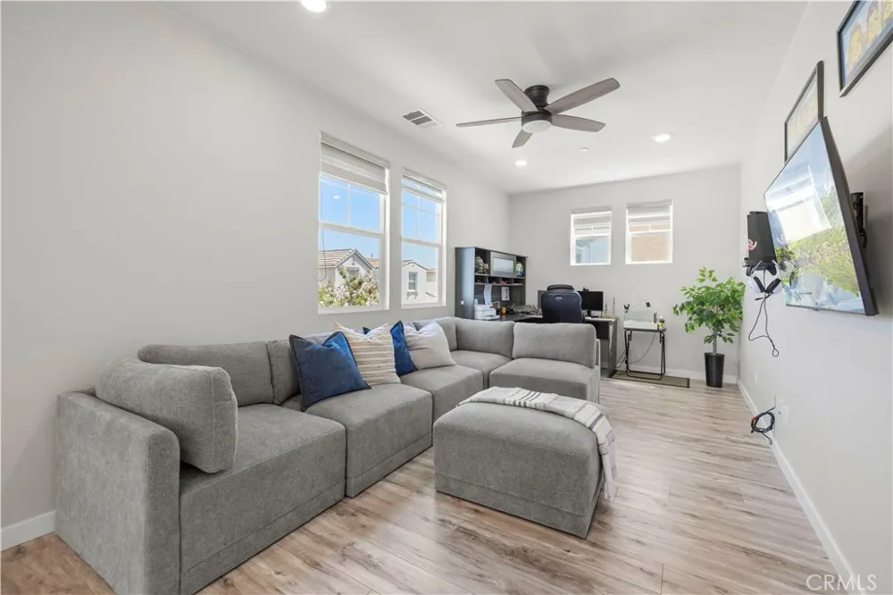24158 Paseo Del Rancho Valencia, CA 91354
