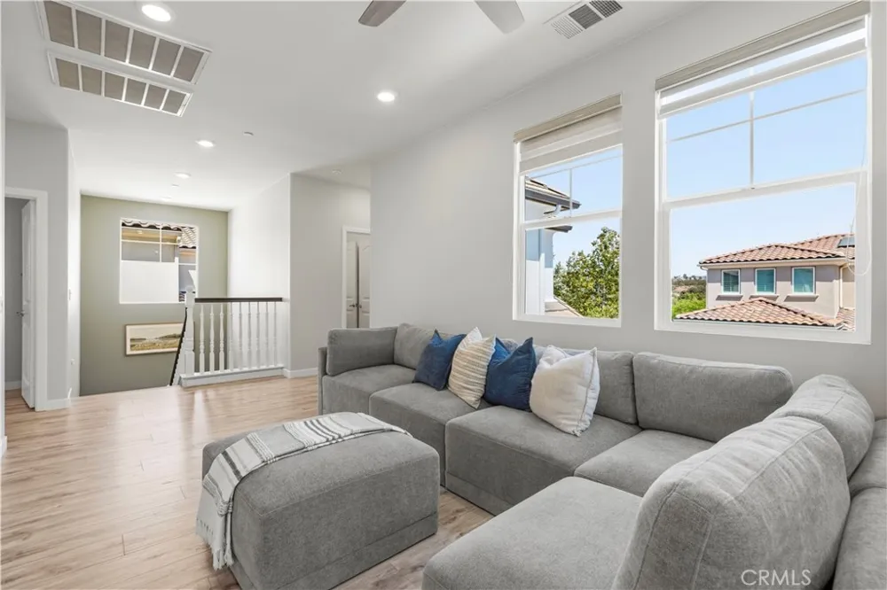 24158 Paseo Del Rancho Valencia, CA 91354