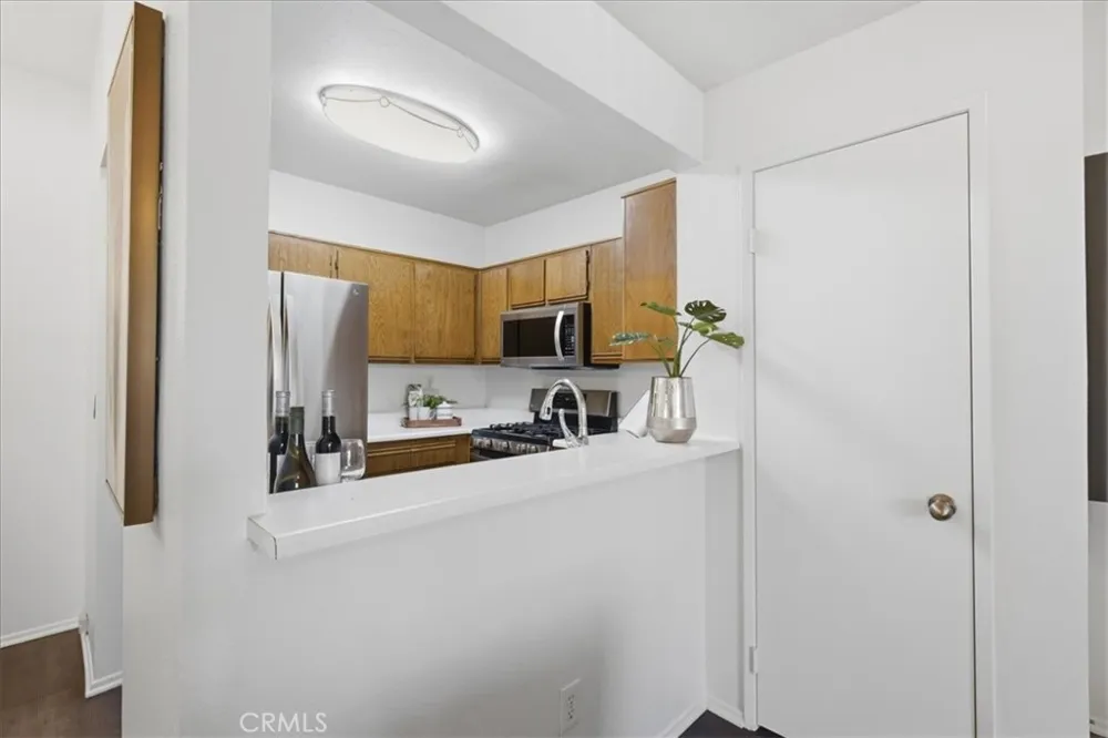 23709 Del Monte #219 Valencia, CA 91355