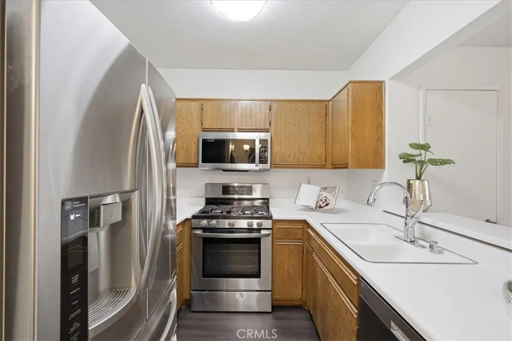 23709 Del Monte #219 Valencia, CA 91355