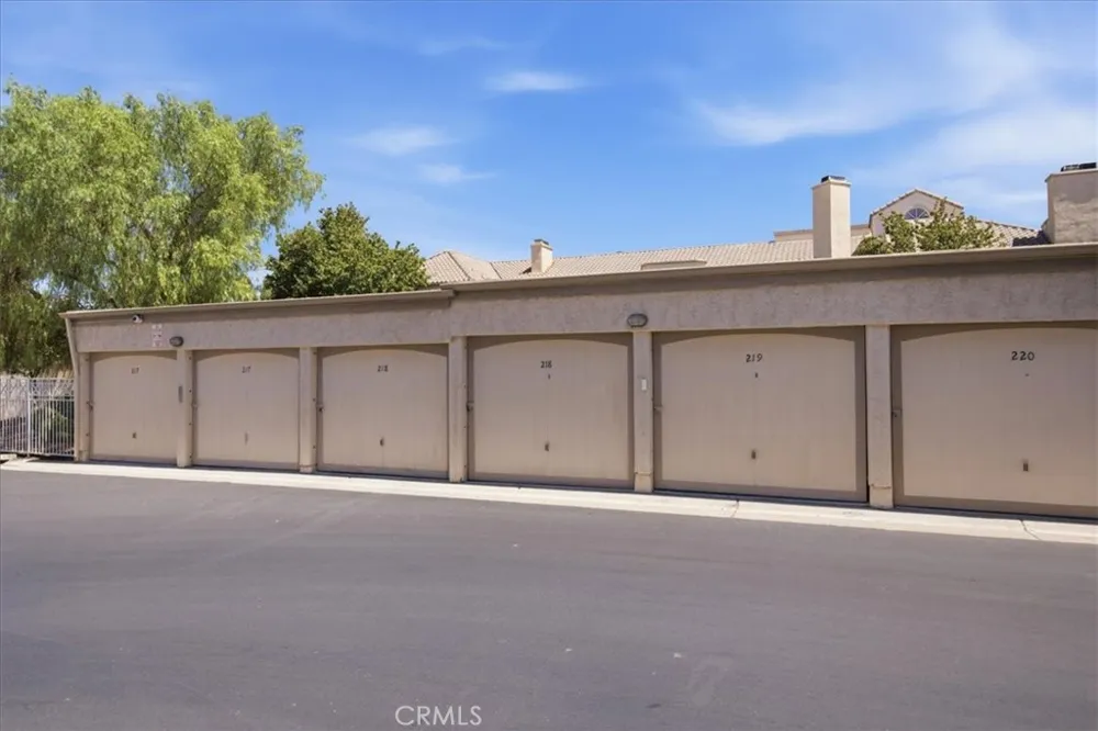 23709 Del Monte #219 Valencia, CA 91355