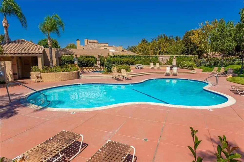 23709 Del Monte #219 Valencia, CA 91355