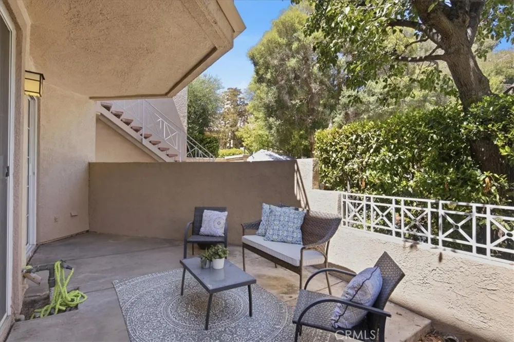 23709 Del Monte #219 Valencia, CA 91355