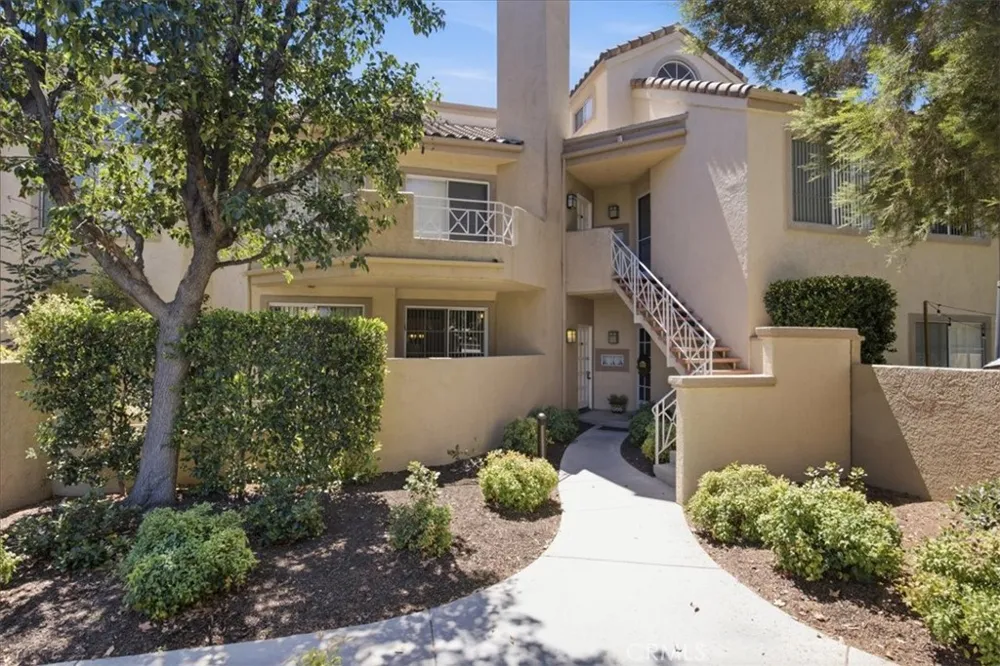 23709 Del Monte #219 Valencia, CA 91355