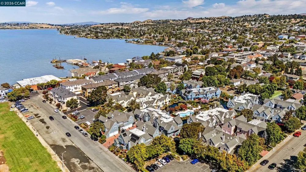 332 Marina Village Way Benicia, CA 94510
