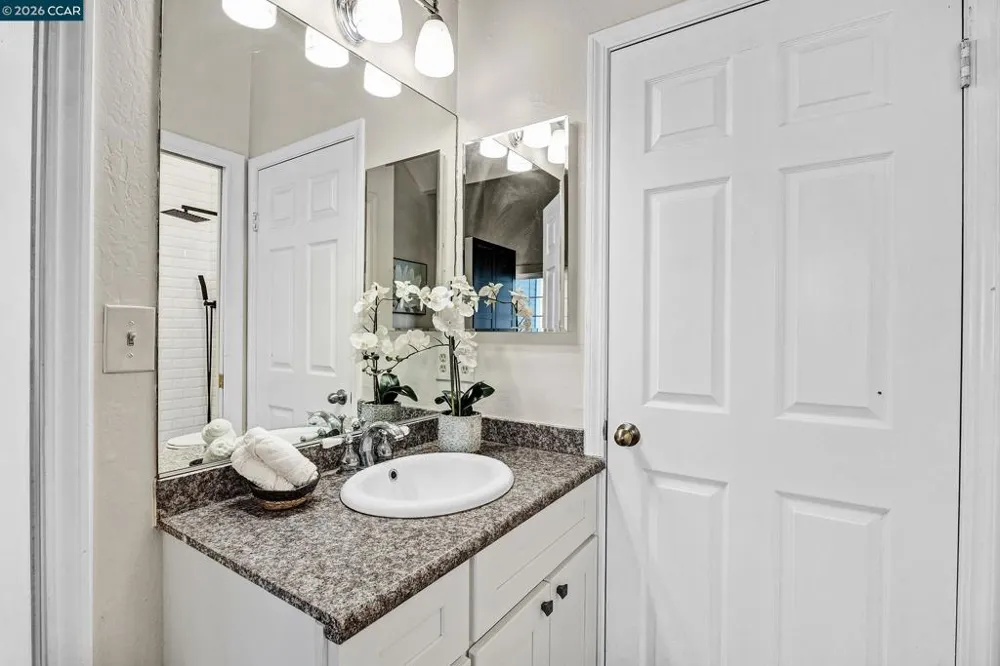332 Marina Village Way Benicia, CA 94510