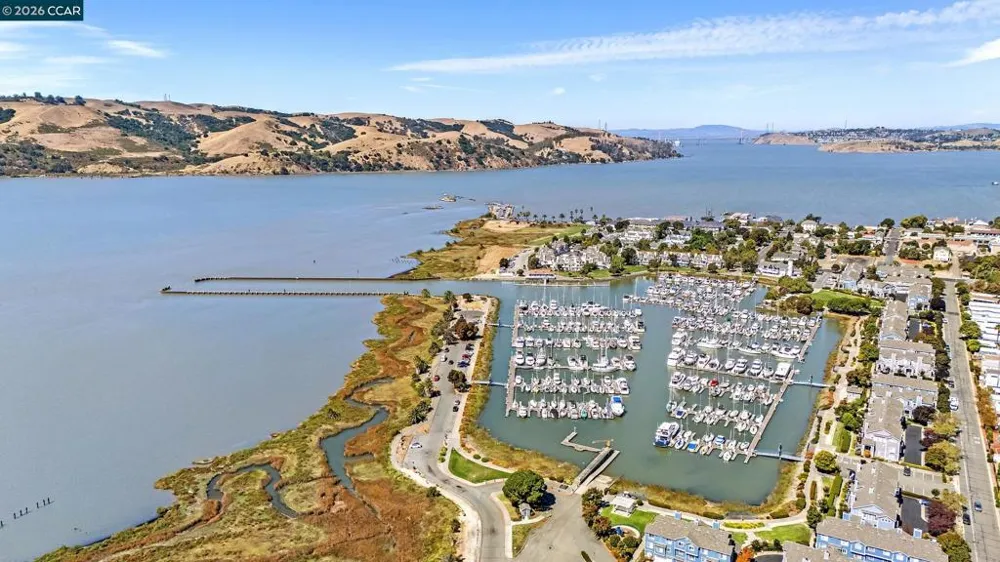 332 Marina Village Way Benicia, CA 94510