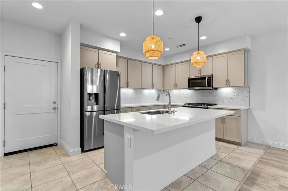 1821 Poppy Drive #5 Simi Valley, CA 93065