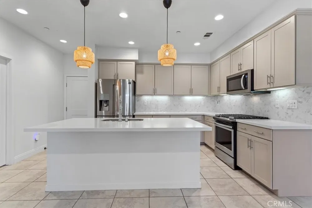 1821 Poppy Drive #5 Simi Valley, CA 93065